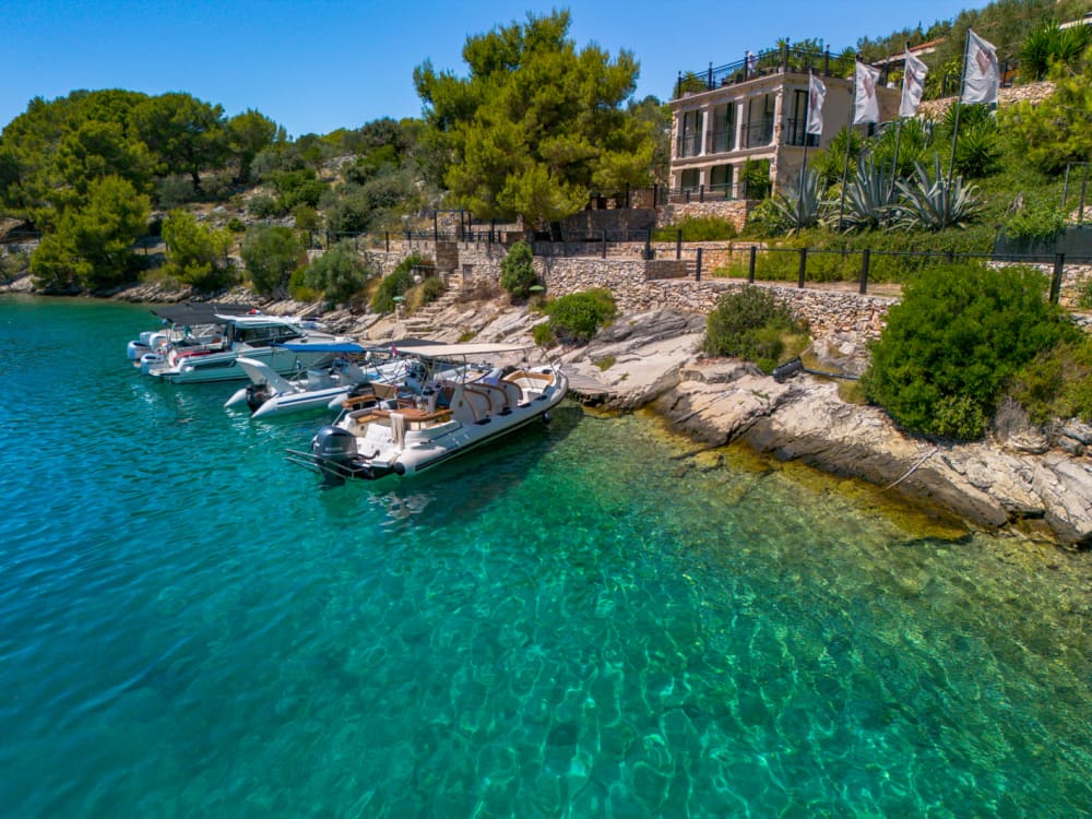 Ολοήμερη εκδρομή με σκάφος στη Γαλάζια Λιμνοθάλασσα και την ιδιωτική εκδρομή με σκάφος στη Σόλτα