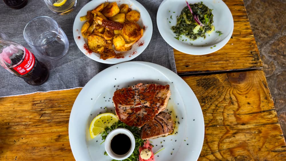 Ολοήμερη εκδρομή με σκάφος στη Γαλάζια Λιμνοθάλασσα και την ιδιωτική εκδρομή με σκάφος στη Σόλτα