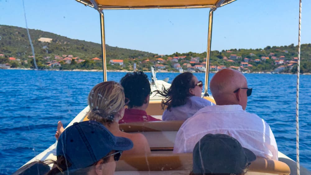 Ολοήμερη εκδρομή με σκάφος στη Γαλάζια Λιμνοθάλασσα και την ιδιωτική εκδρομή με σκάφος στη Σόλτα