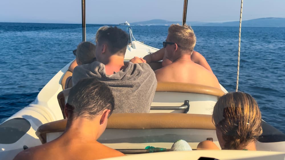 Ολοήμερη εκδρομή με σκάφος στη Γαλάζια Λιμνοθάλασσα και την ιδιωτική εκδρομή με σκάφος στη Σόλτα