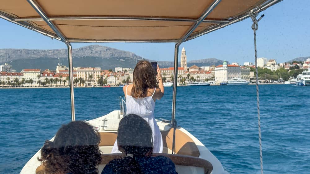 Ολοήμερη εκδρομή με σκάφος στη Γαλάζια Λιμνοθάλασσα και την ιδιωτική εκδρομή με σκάφος στη Σόλτα