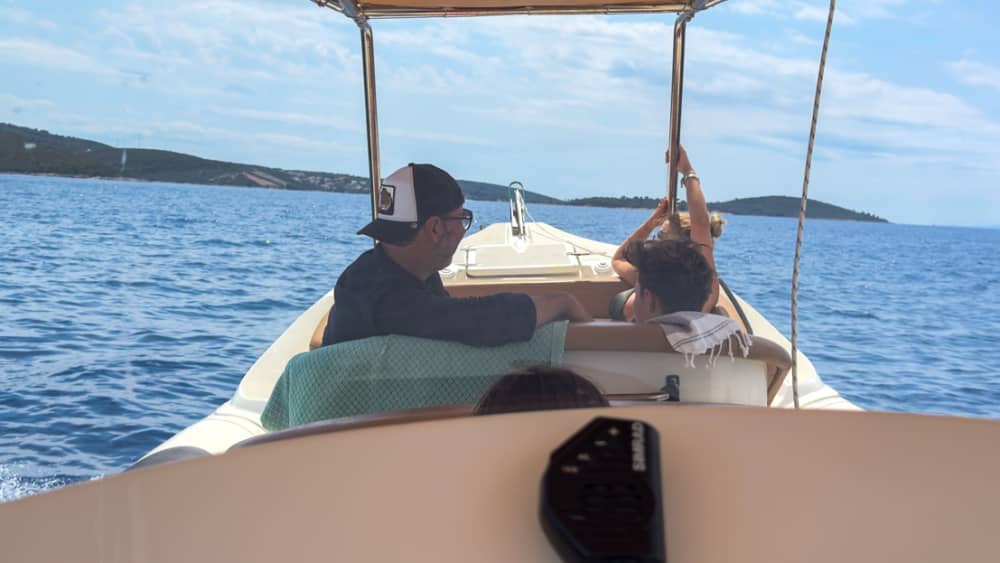 Ολοήμερη εκδρομή με σκάφος στη Γαλάζια Λιμνοθάλασσα και την ιδιωτική εκδρομή με σκάφος στη Σόλτα