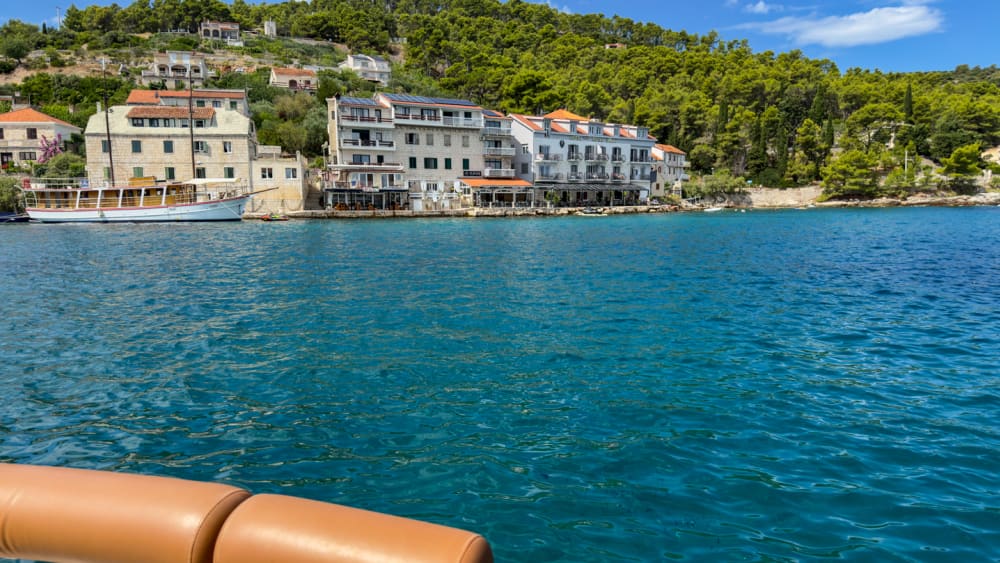 Ολοήμερη εκδρομή με σκάφος στη Γαλάζια Λιμνοθάλασσα και την ιδιωτική εκδρομή με σκάφος στη Σόλτα