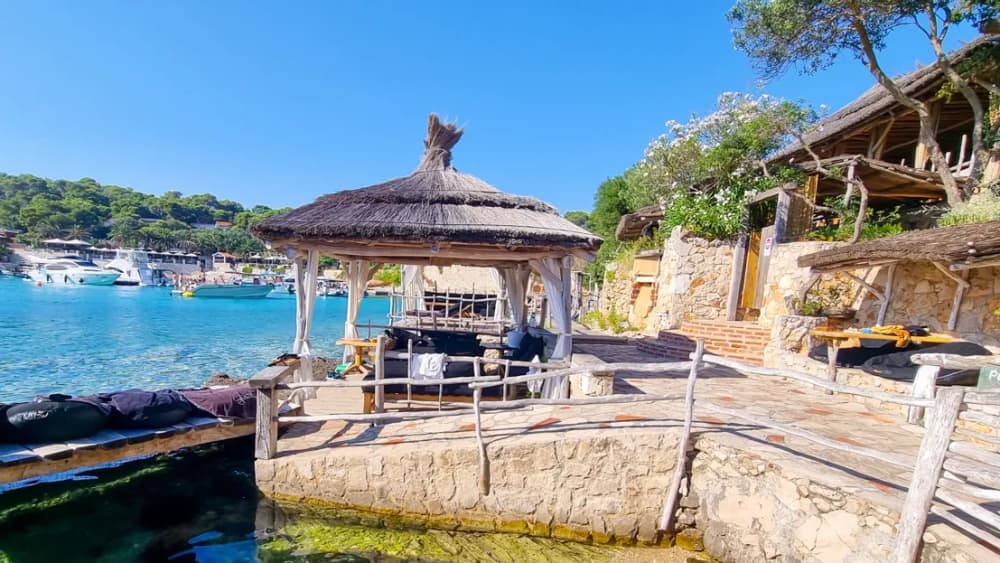 Passeio de barco privado de dia inteiro nas ilhas Hvar e Pakleni