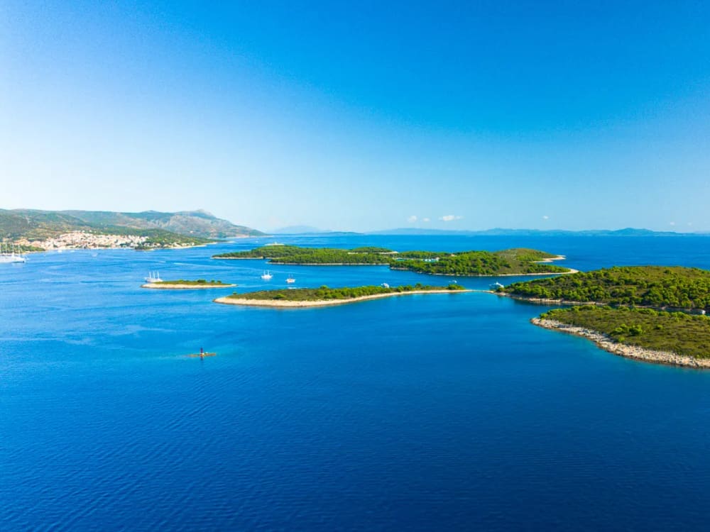 Passeio de barco privado de dia inteiro nas ilhas Hvar e Pakleni