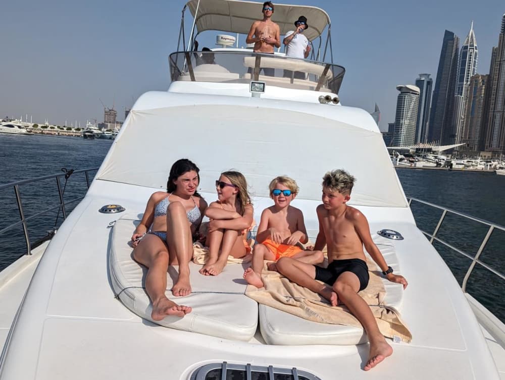4-hr Luxury Yacht Tour around Dubai