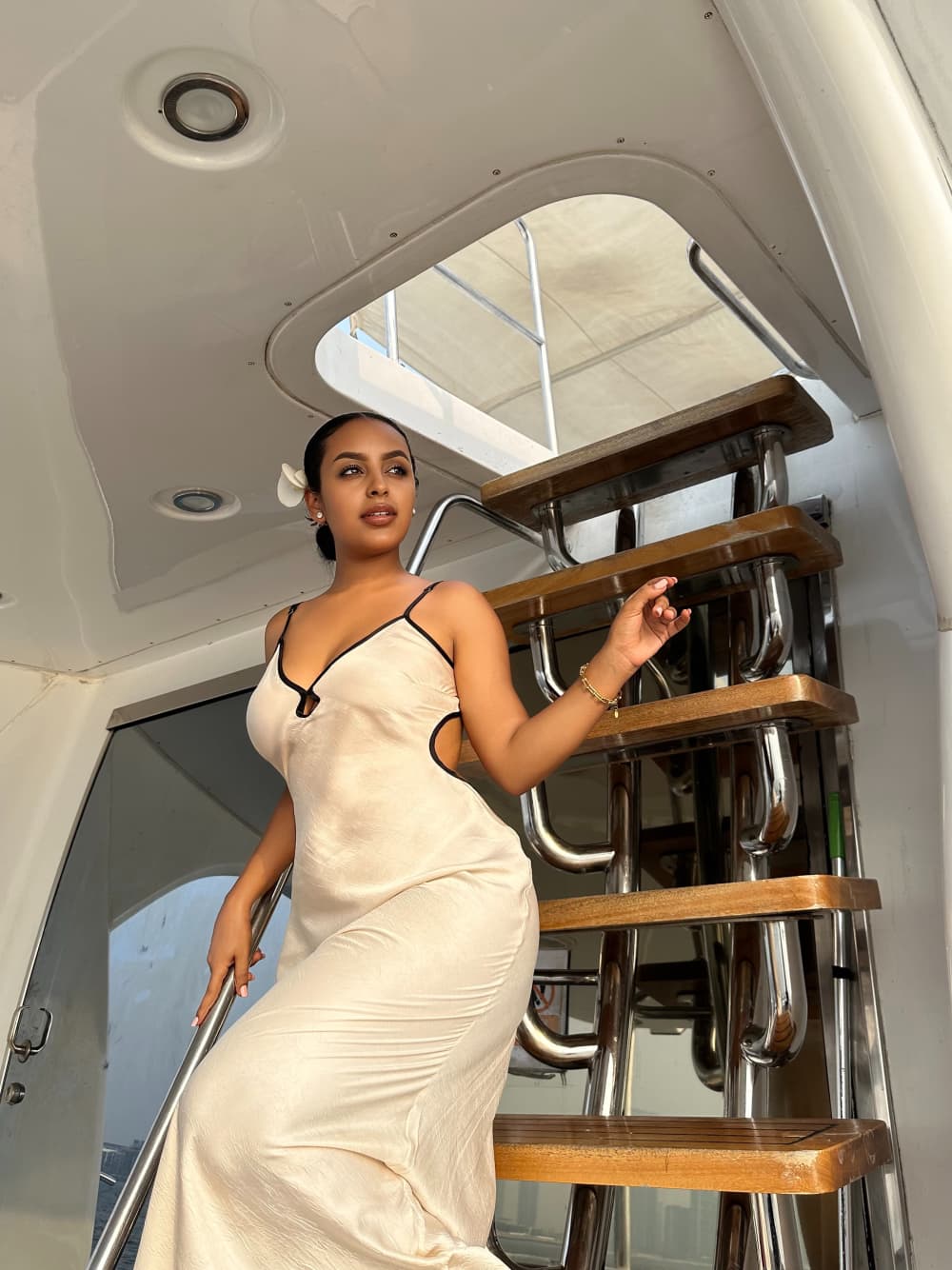 4-hr Luxury Yacht Tour around Dubai