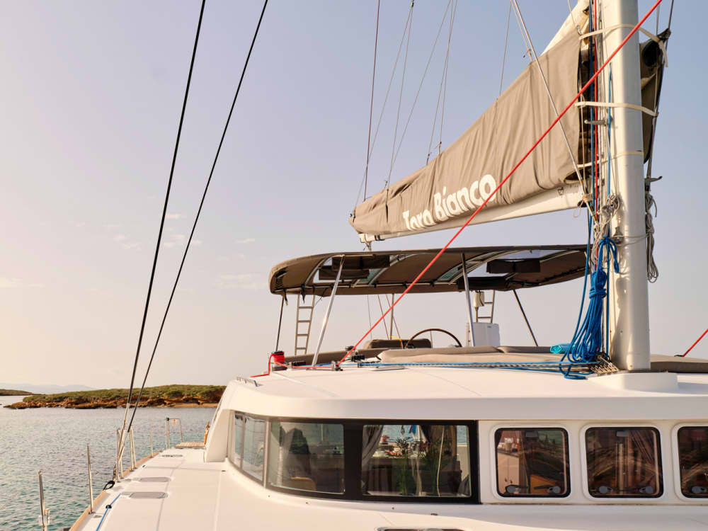 Premium Chill-Out : Private 8-hours Catamaran Cruise with VIP Service