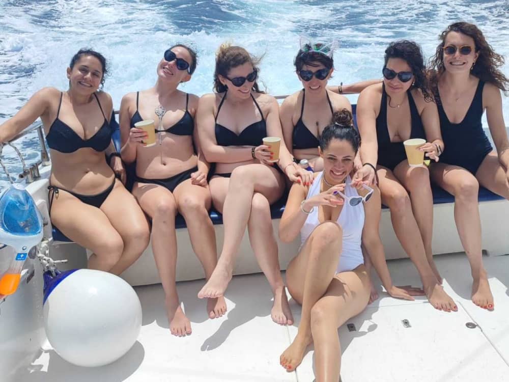 Smiling (8h). Route to Campello – History, endless beaches, and hidden coves.