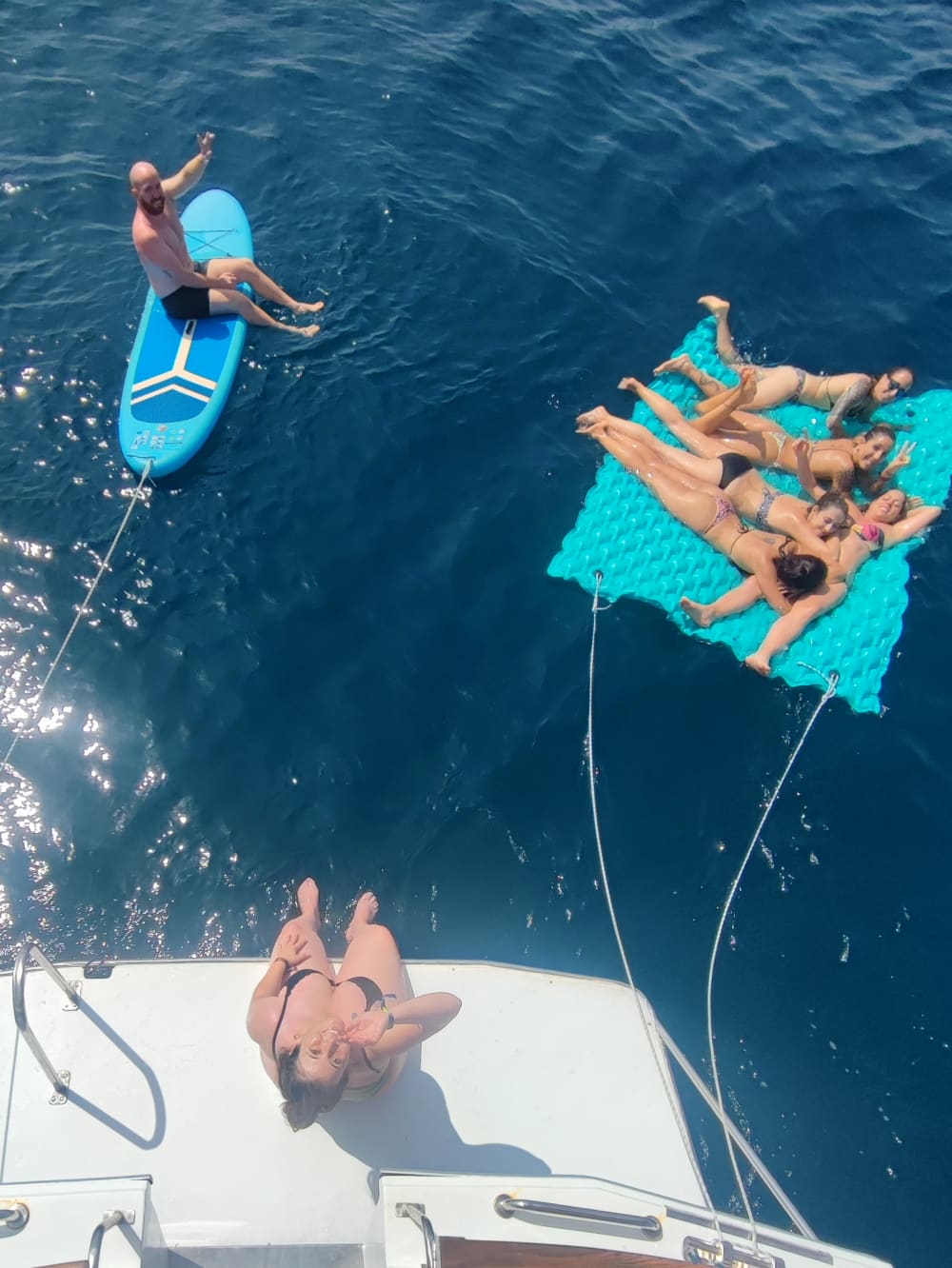 Sorrindo (4h). Passeio pela Baía de Alicante – Relaxamento e natureza