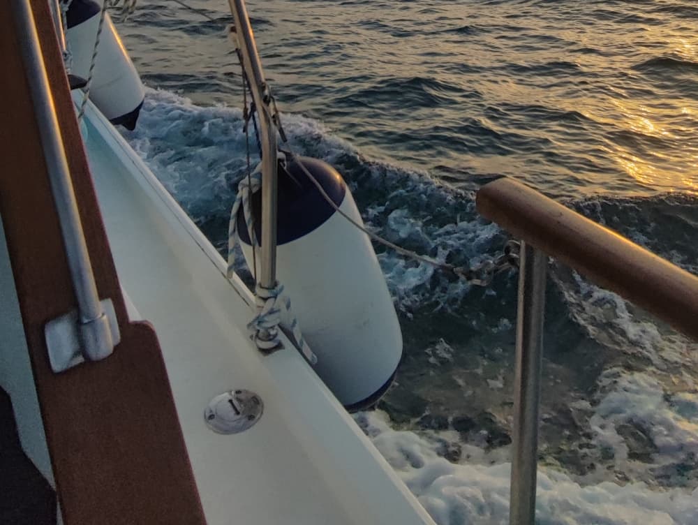 Sorrindo (4h). Passeio pela Baía de Alicante – Relaxamento e natureza