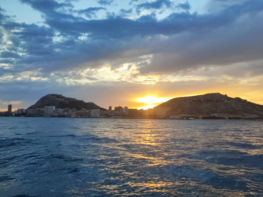 Smiling (4h). Atardecer por la bahia de Alicante