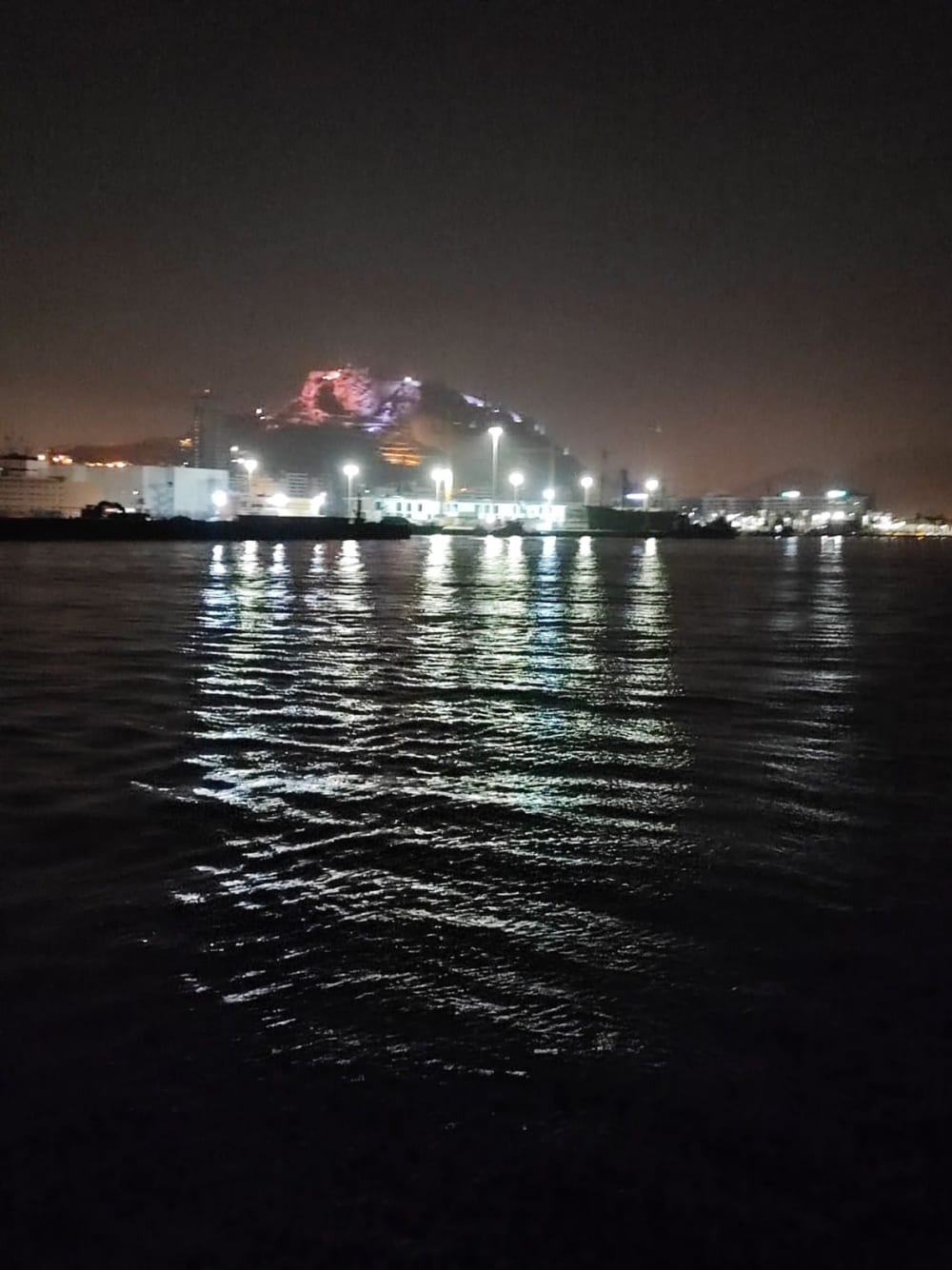 Smiling (4h). Atardecer por la bahia de Alicante