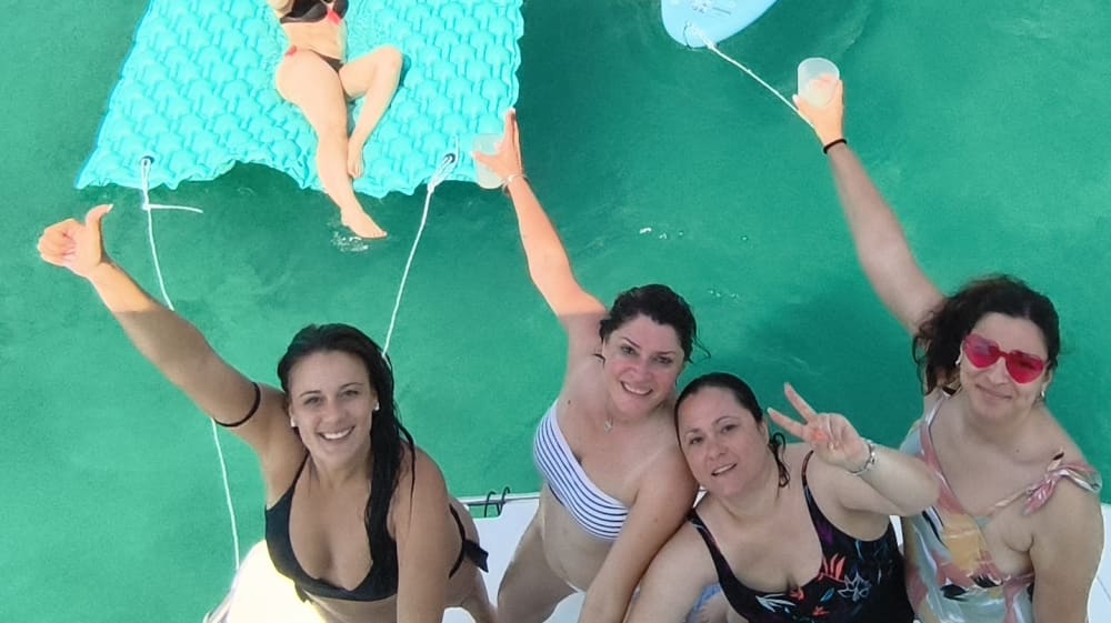 Χαμογελώντας (8 ώρες). Διασχίζοντας την Ταμπάρκα – Παρθένα φύση, κρυμμένοι όρμοι και μεσογειακή κουζίνα.