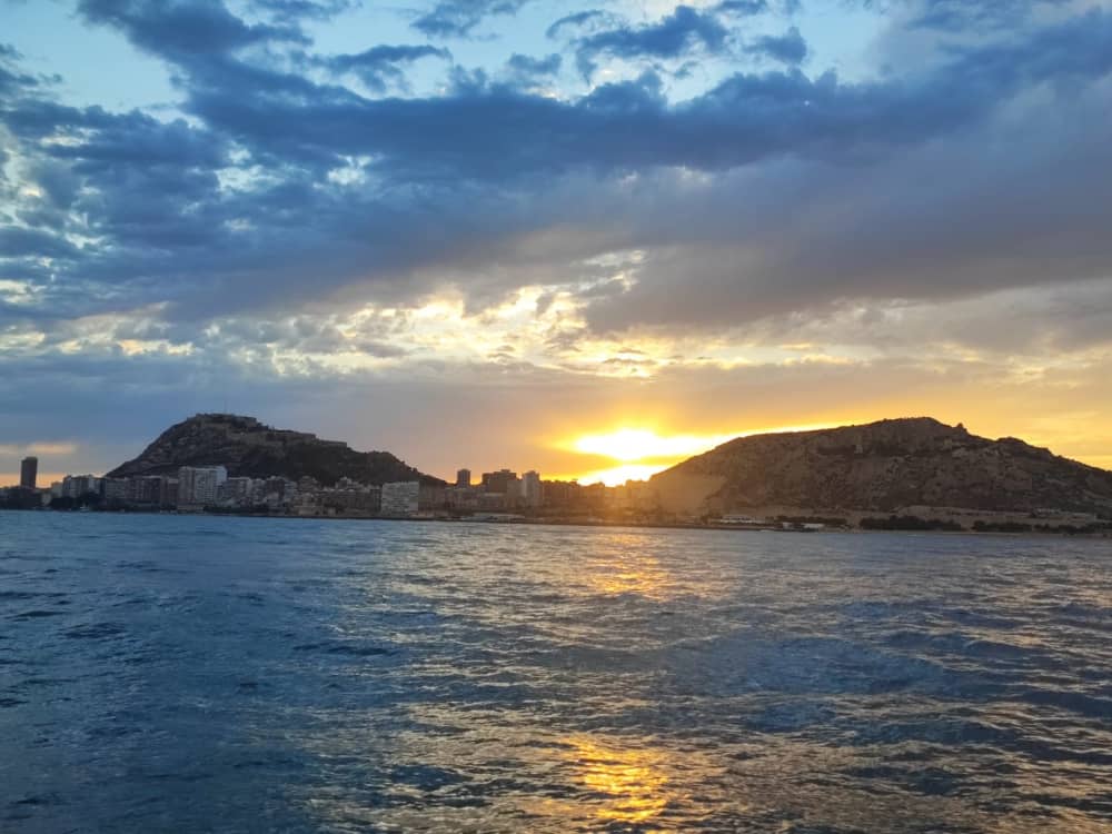 Smiling (4h). Atardecer por la bahia de Alicante