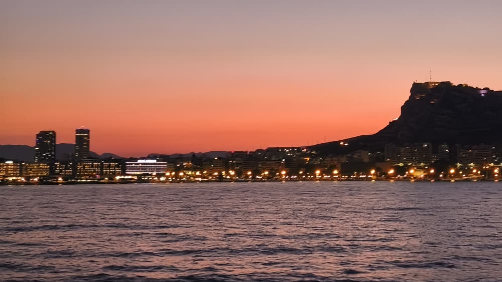 Smiling (4h). Atardecer por la bahia de Alicante