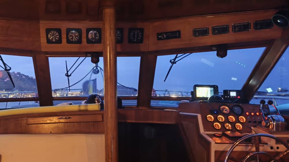 Sorrindo (4h). Passeio pela Baía de Alicante – Relaxamento e natureza