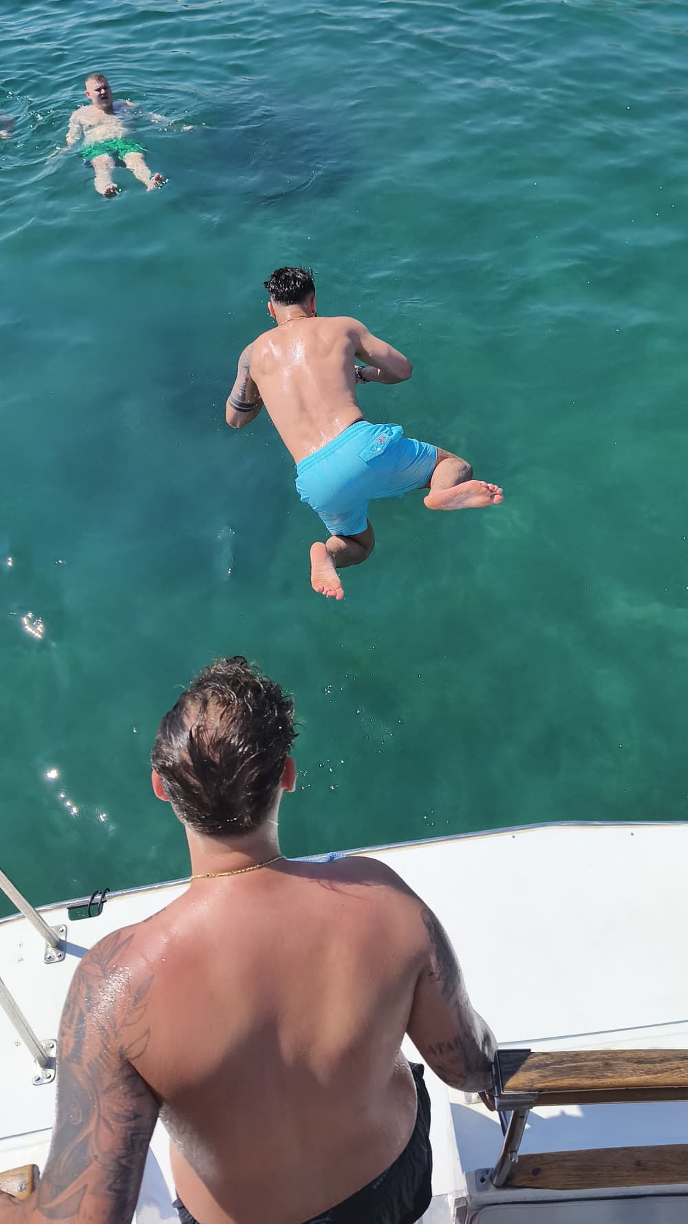 Sorrindo (4h). Passeio pela Baía de Alicante – Relaxamento e natureza