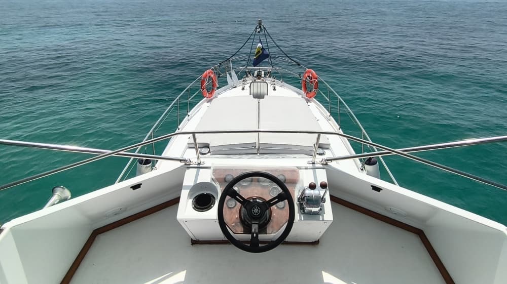 Sorrindo (4h). Passeio pela Baía de Alicante – Relaxamento e natureza