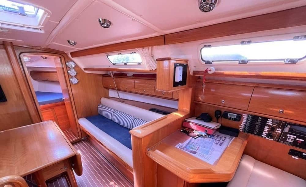 Traccia la rotta verso la gioia: una giornata intera di autentica navigazione a vela ad Arzon su una barca a vela.