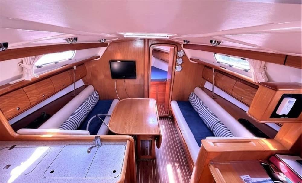 Traccia la rotta verso la gioia: una giornata intera di autentica navigazione a vela ad Arzon su una barca a vela.