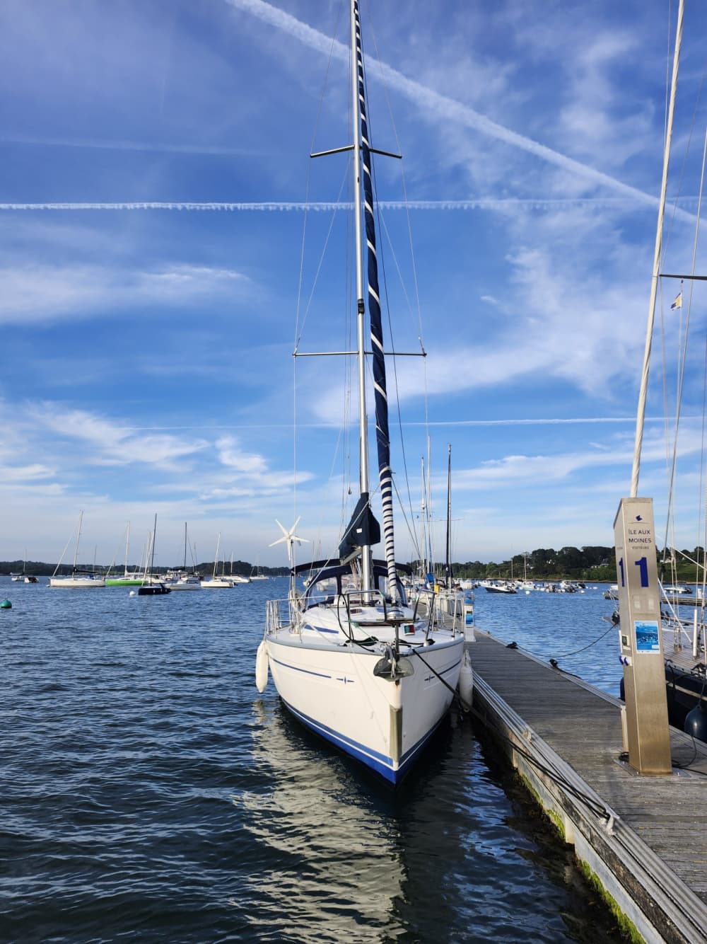 Traccia la rotta verso la gioia: una giornata intera di autentica navigazione a vela ad Arzon su una barca a vela.