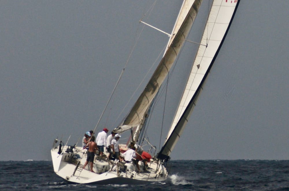 Experiencia de navegación de día completo en Hyères.
