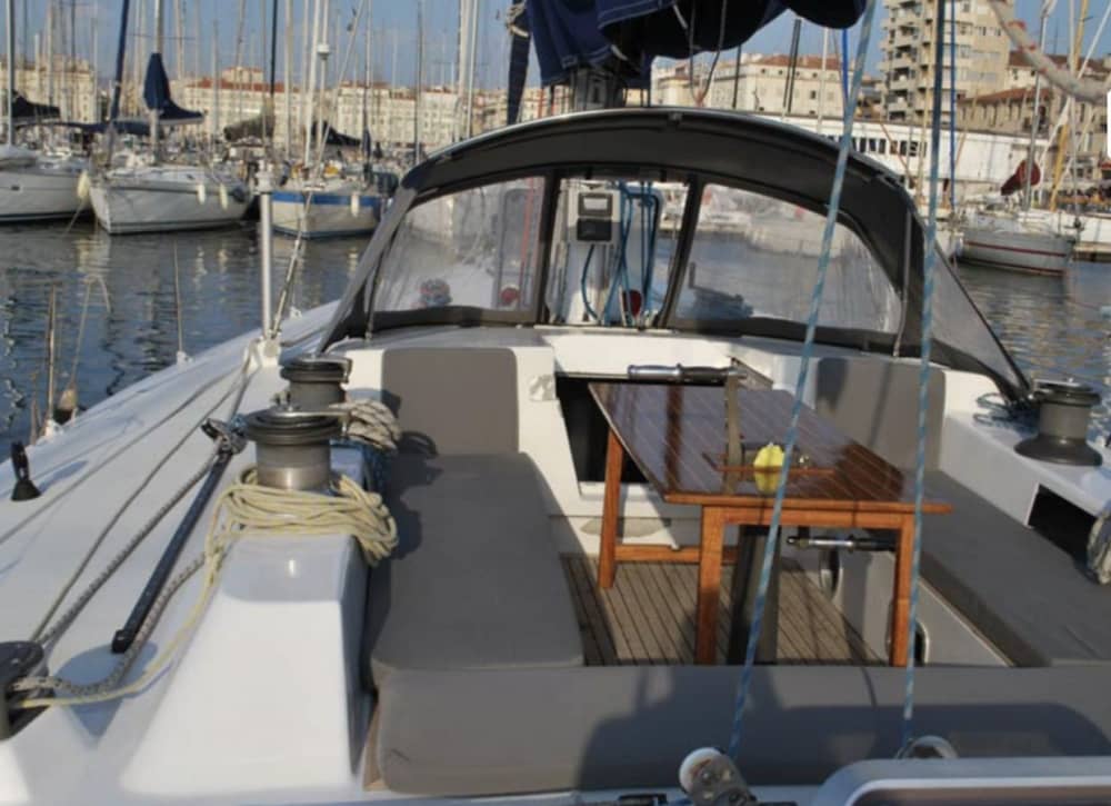 Experiencia de navegación de día completo en Hyères.