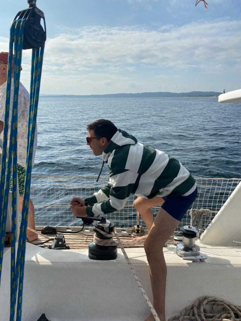 Lo mejor de Hyères está en el agua: Disfrute de un día completo en velero en privado.