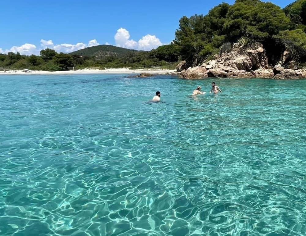 Mer, amour et soleil : une journée riche en émotions à bord d'un catamaran