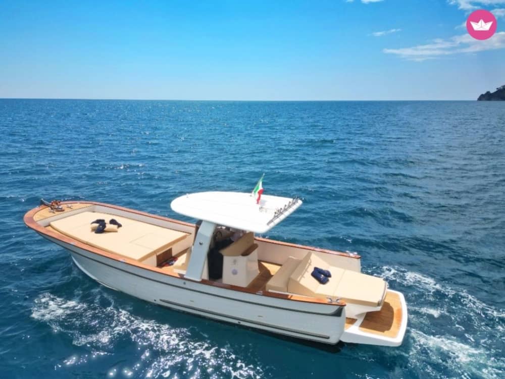 Tour in barca di mezza giornata sulla Costiera Amalfitana: un assaggio del paradiso via mare