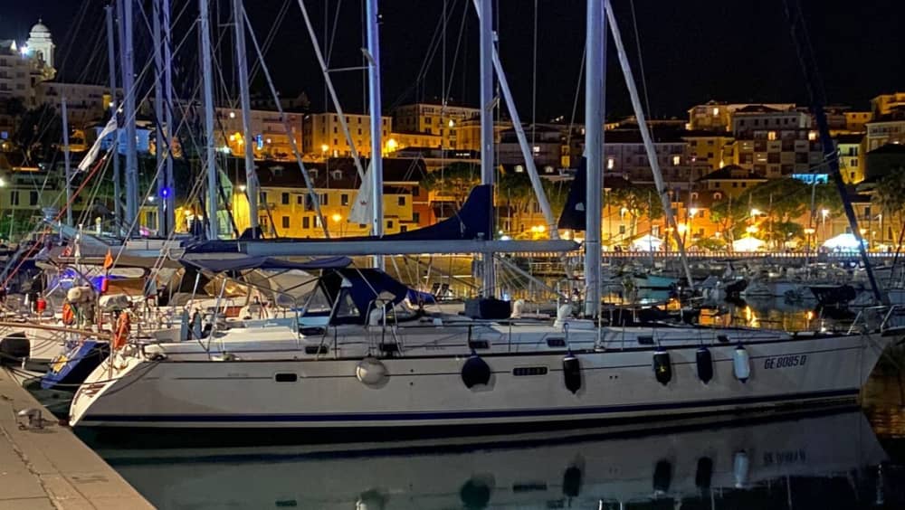 El ritmo de Porto Venere: Momentos inolvidables en un velero.