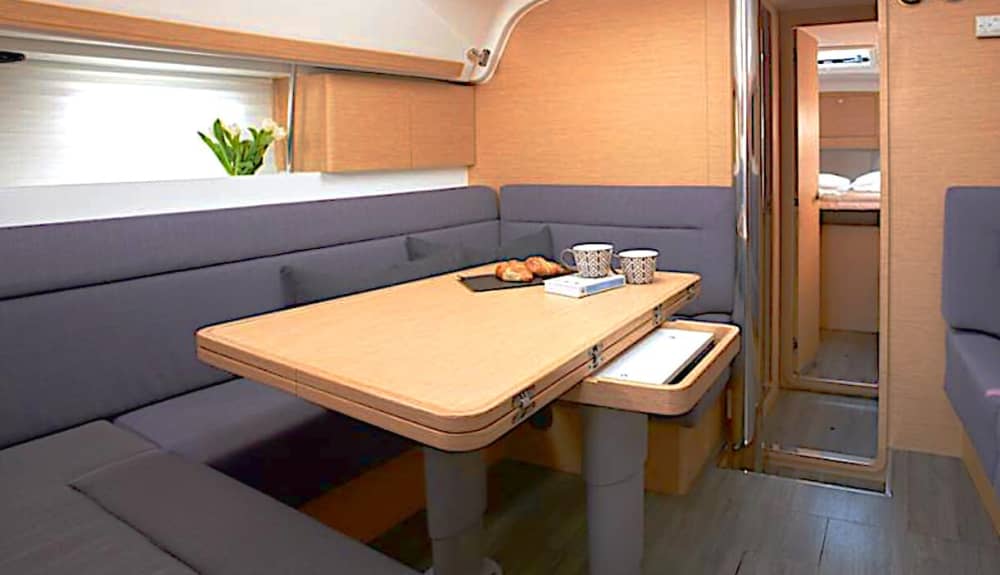 Udforsk Castellammare di Stabia og nyd en hel dag med sejlads på en sejlbåd