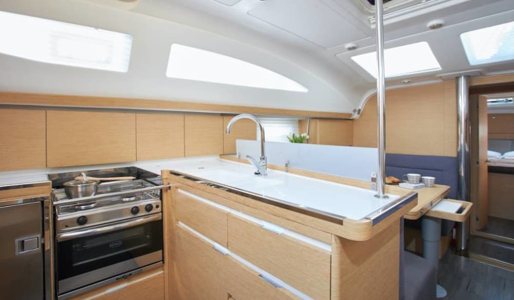 Verken Castellammare di Stabia en geniet van een hele dag zeilen op een zeilboot.