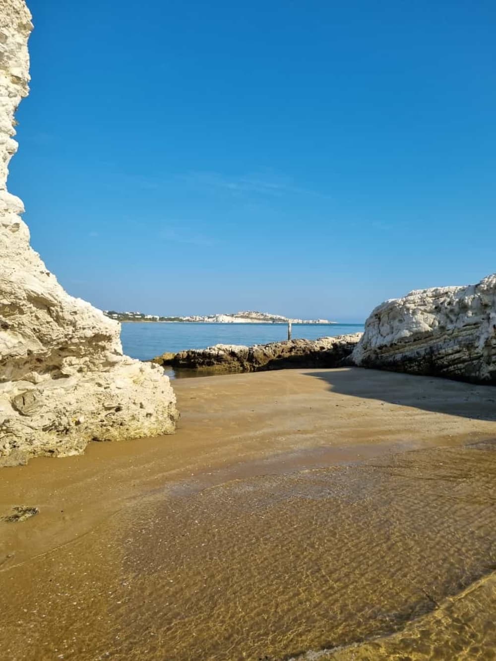 Scopri le coste di Vieste: un'escursione di un'intera giornata a bordo di un motoscafo.