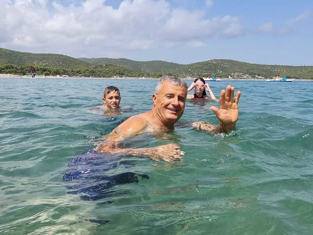 Scopri le coste di Vieste: un'escursione di un'intera giornata a bordo di un motoscafo.