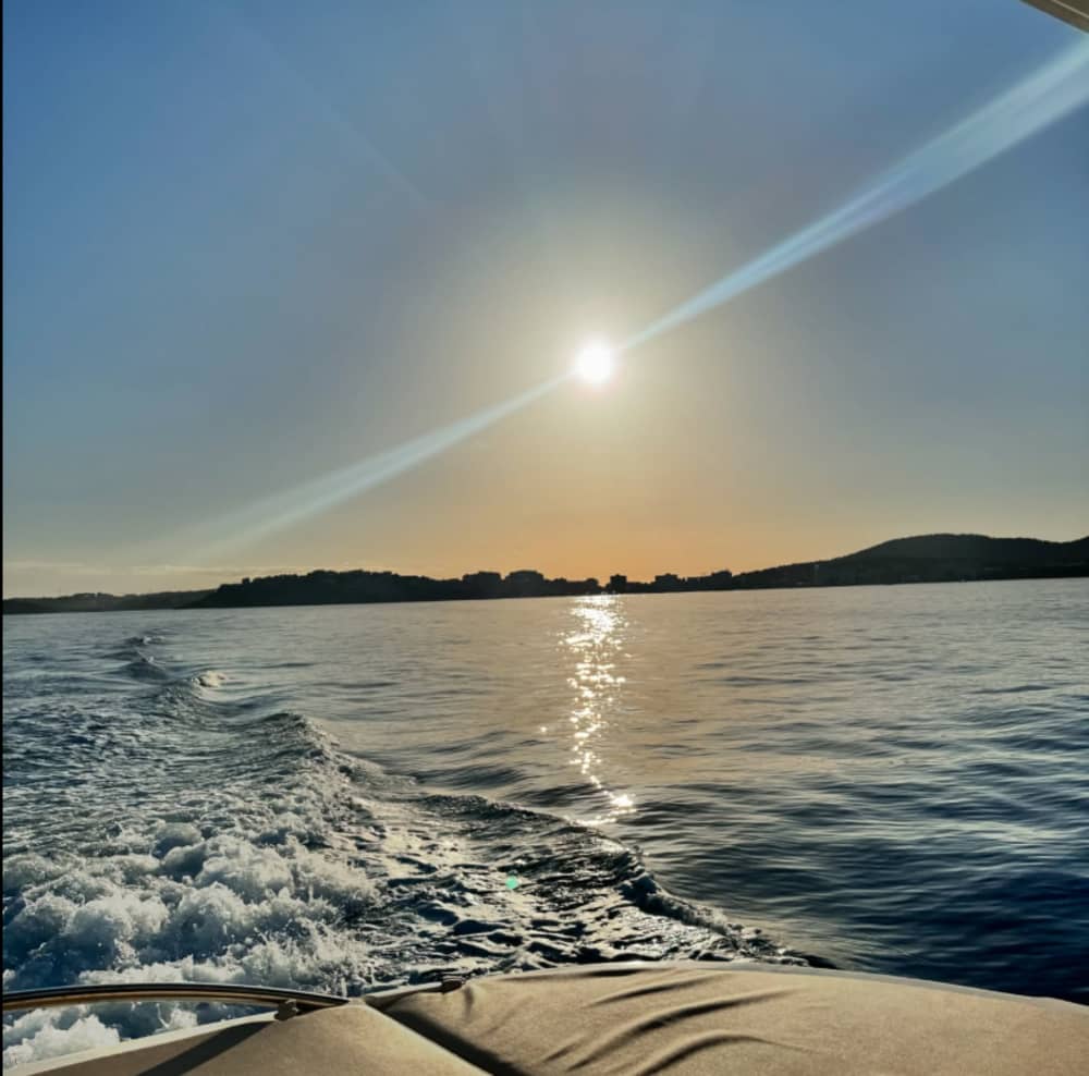 All-day coastal enjoyment – 8 hours of crystal-clear water and luxurious relaxation - PREMIUM ALL-IN