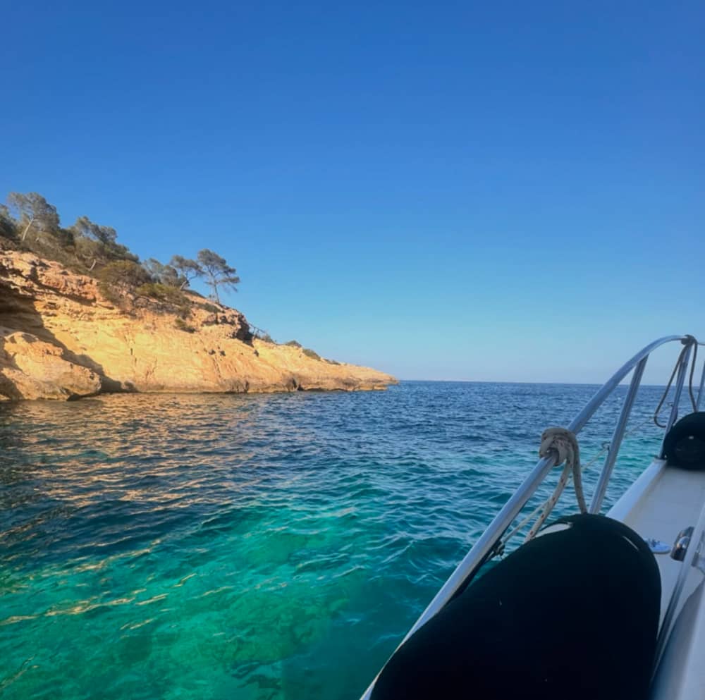 All-day coastal enjoyment – 8 hours of crystal-clear water and luxurious relaxation - PREMIUM ALL-IN