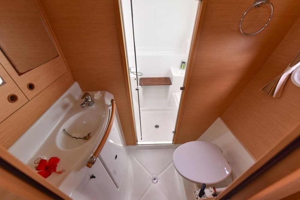 8 timmars segling längs Eloundas kust