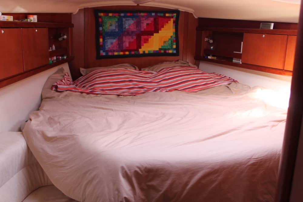 Um dia inteiro de magia em Port Grimaud a bordo de um veleiro.