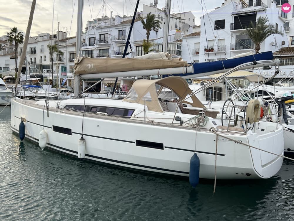 Coast, Dolphins, and Relaxation: 6-Hour Nautical Tour on a Private Sailboat