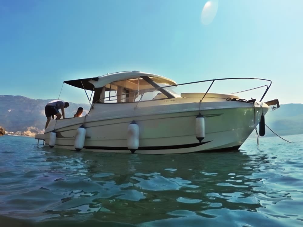 3,5 uur om Budva te verkennen per motorboot.