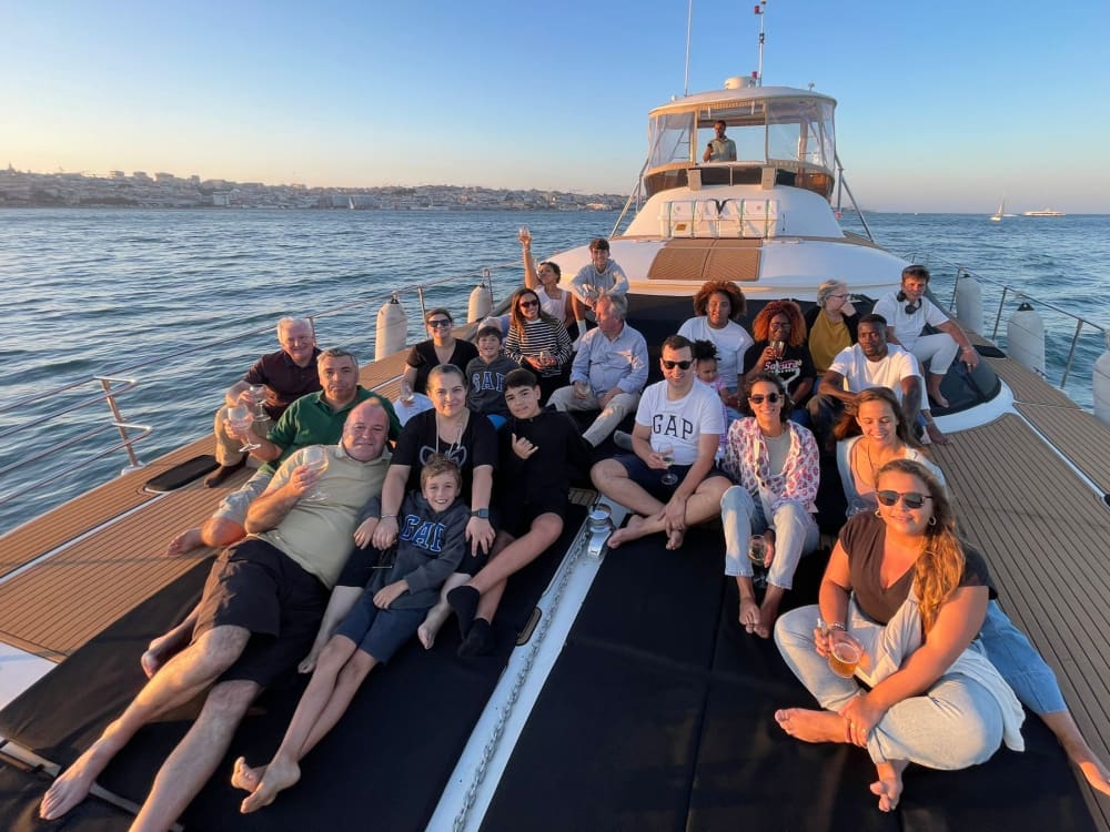 Scopri Lisbona con una crociera di 3 ore su un catamarano a motore