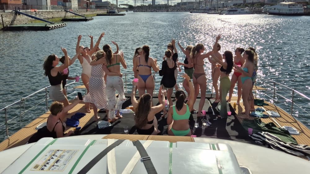 Scopri Lisbona con una crociera di 3 ore su un catamarano a motore