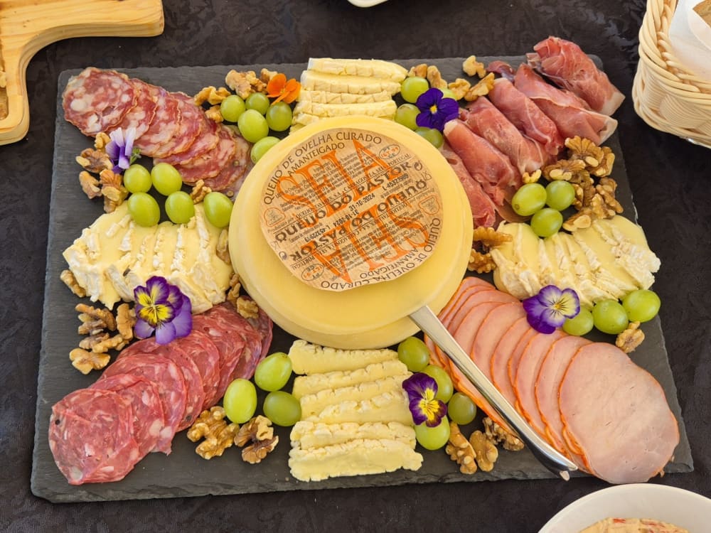 Scopri Lisbona con una crociera di 3 ore su un catamarano a motore