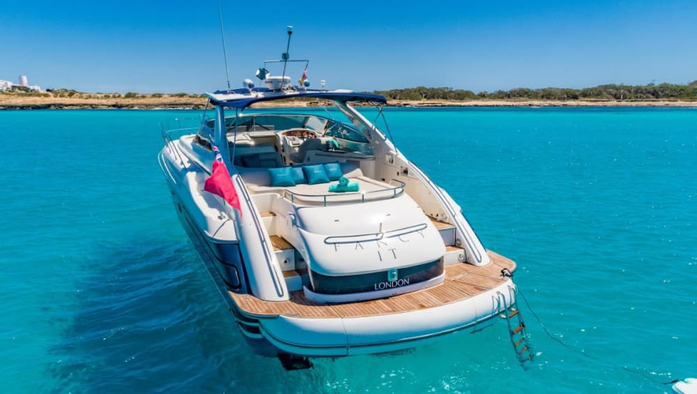 Całodniowe klimaty Cala Jondal – 8 godzin klubów plażowych, słońca i morza