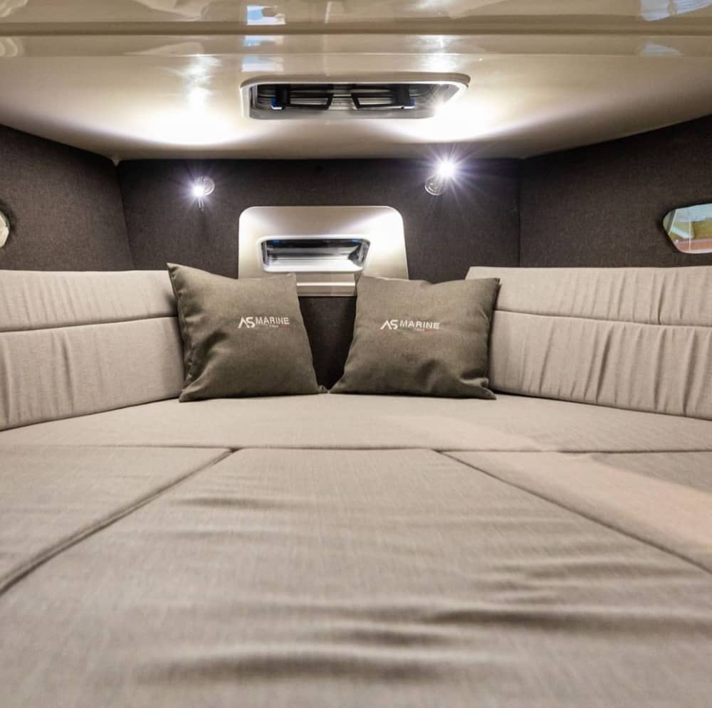 Scopri Sorrento a bordo di un motoscafo per 8 ore.