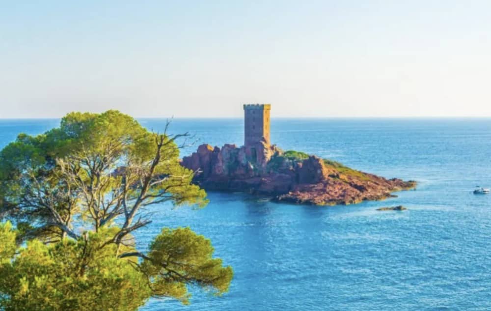 Une journée autour de Fréjus : 8 heures de découverte en bateau à moteur