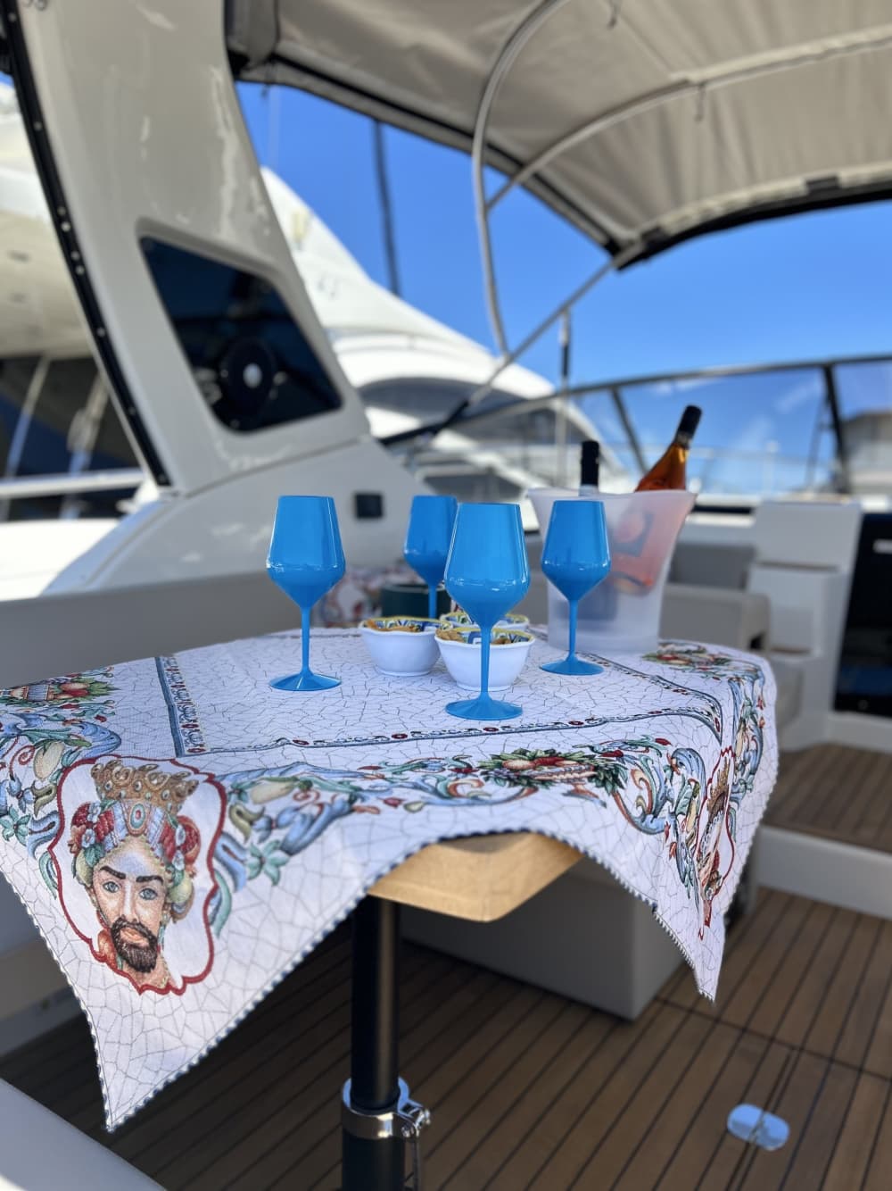 Experiência Polifemo: aventura costeira de 8 horas saindo de Giardini Naxos