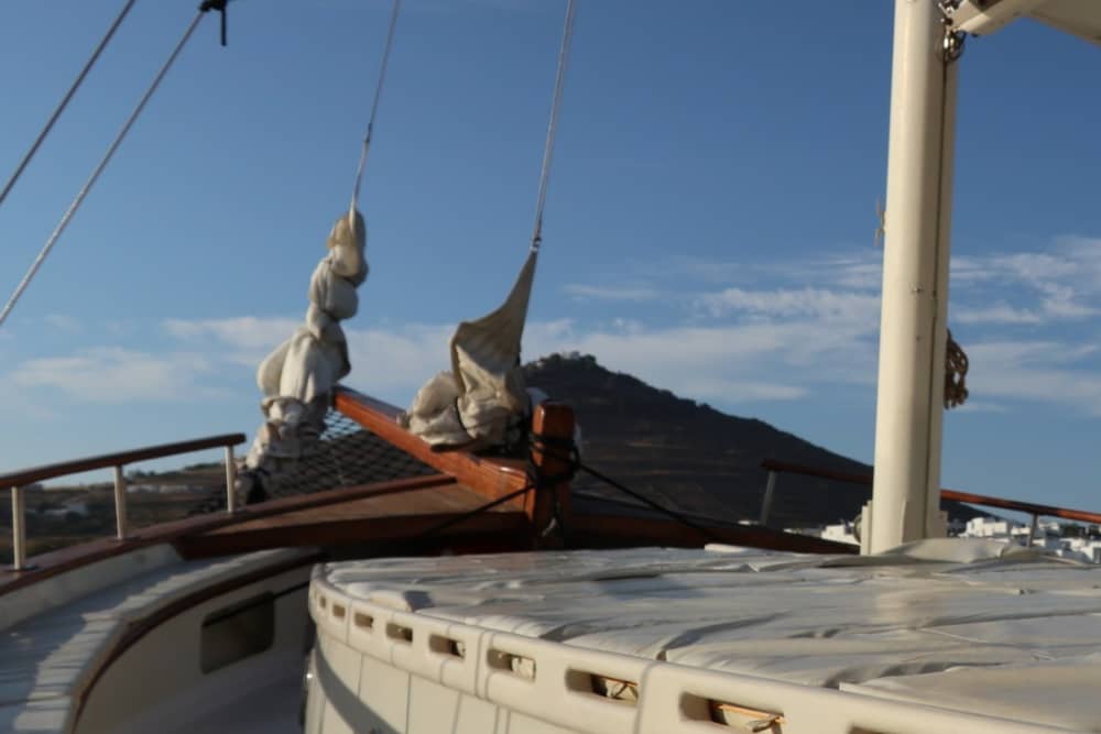 Sofisticação no mar: Descubra Paros a bordo de um luxuoso gulet.